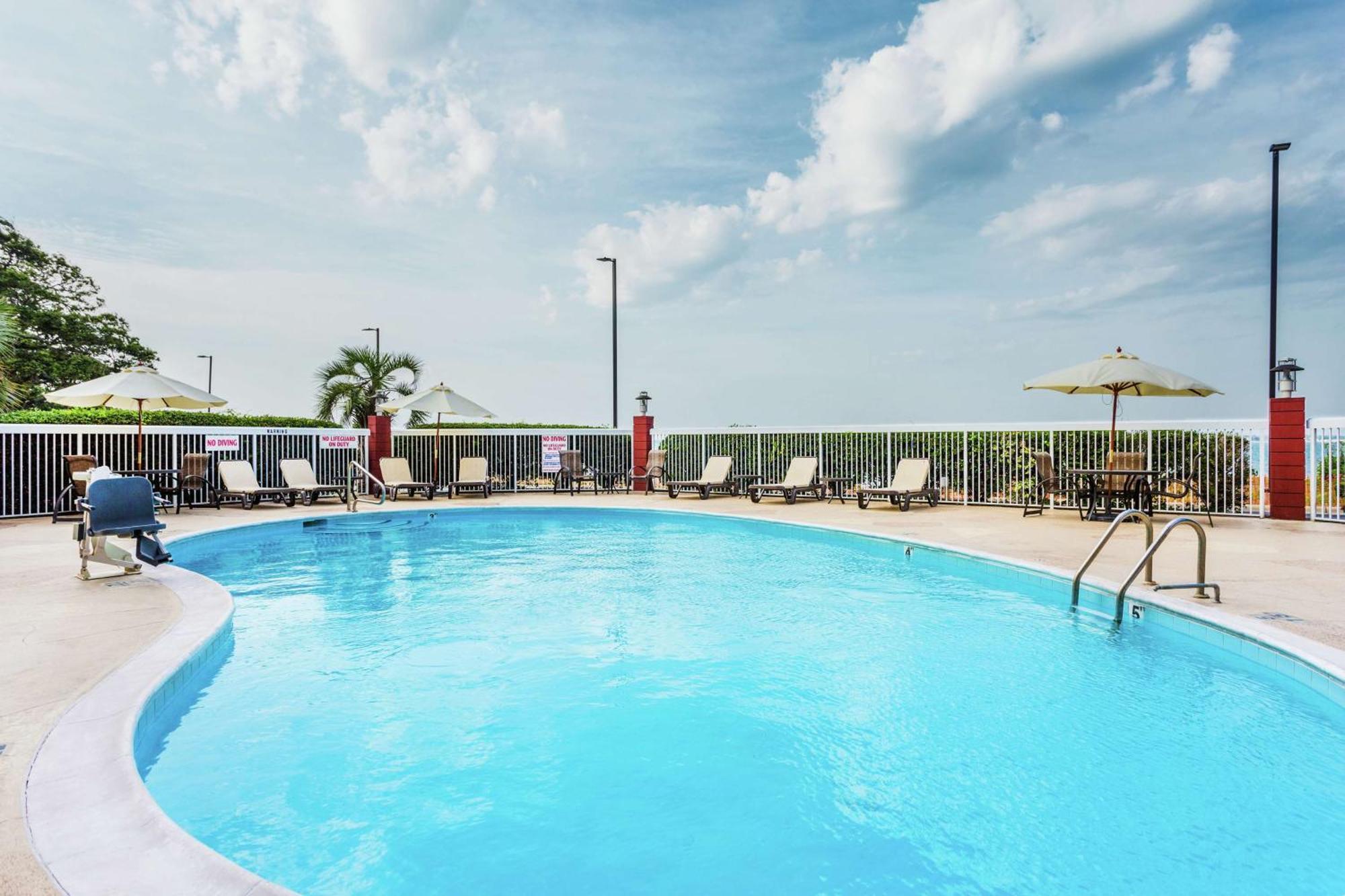 Hampton Inn Morehead City Exteriör bild