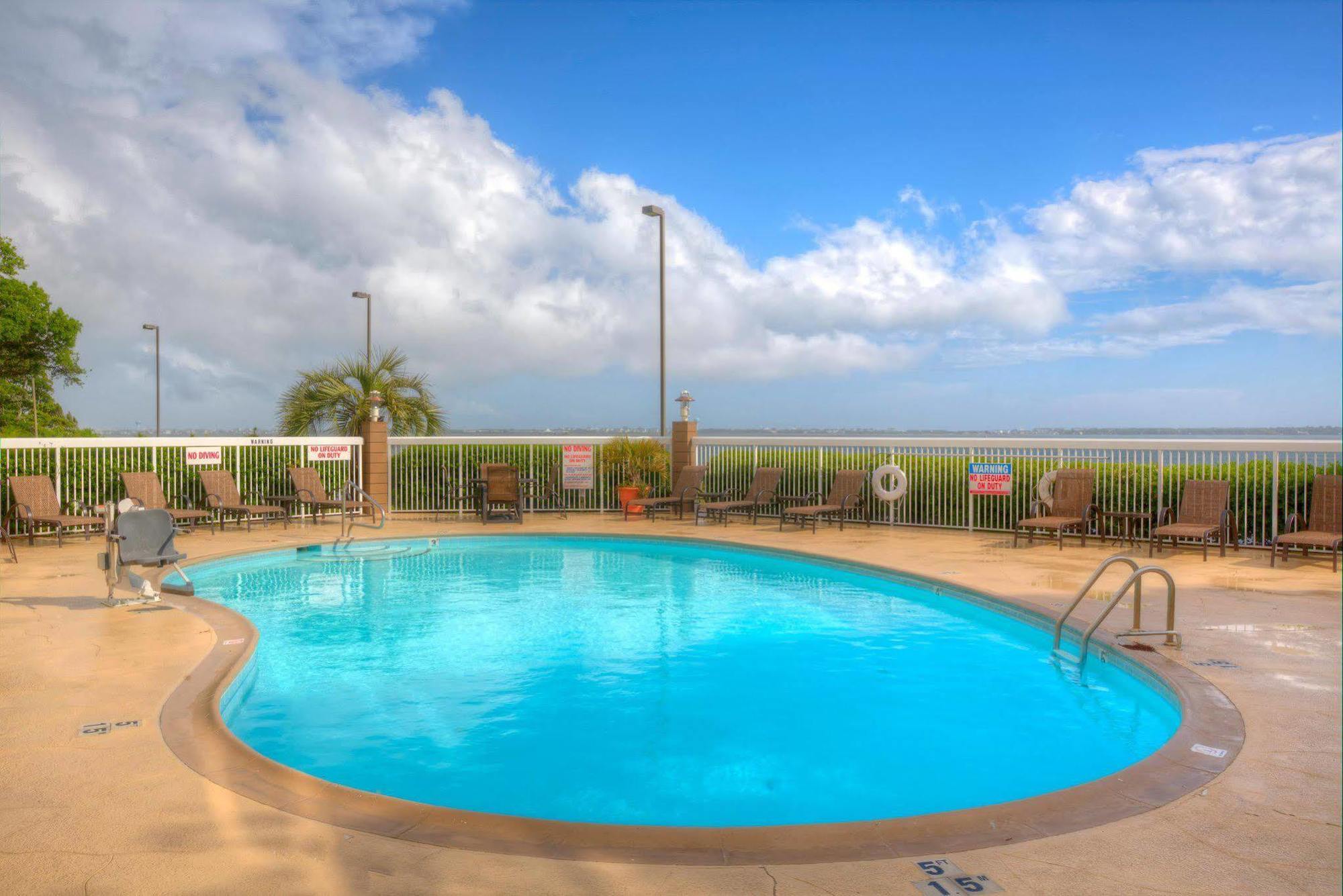 Hampton Inn Morehead City Exteriör bild